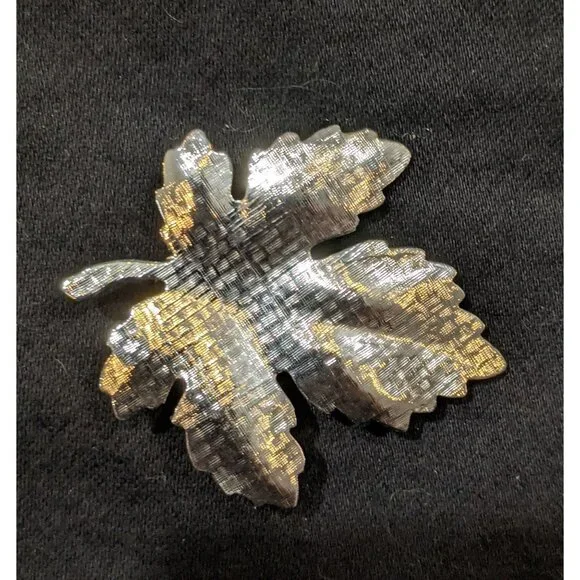 Vintage Silver Tone Textured Maple Leaf Brooch - Picture 1 of 4